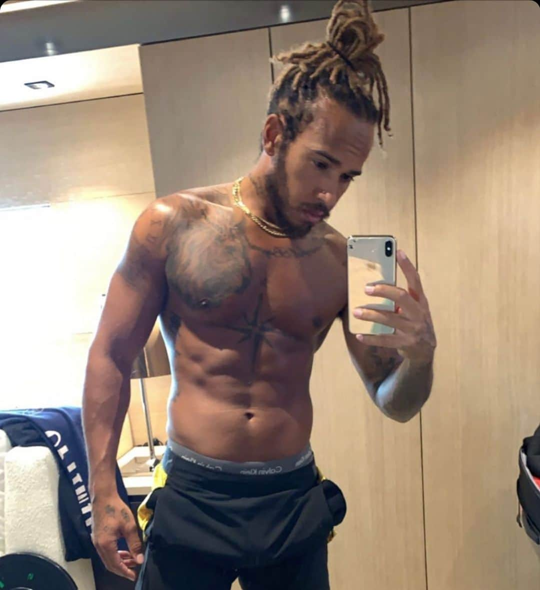 MERCEDES AMG PETRONASさんのインスタグラム写真 - (MERCEDES AMG PETRONASInstagram)「Lewis hasn't been skipping on the gym! 😮💪 #Repost x @lewishamilton」6月19日 3時02分 - mercedesamgf1