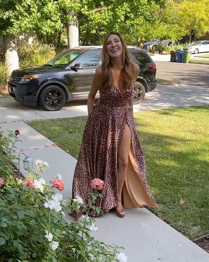 ヘザー・マクドナルドのインスタグラム：「This is me before my half month birthday dinner at #Nobu last night. My friends husband filmed this in front of her house. Technically this dress is a formal gown but this is uncertain times and I don’t know when I’ll ever get to wear it. Full disclosure I will be celebrating this birthday until the end of June.  Dress: #lafemme」