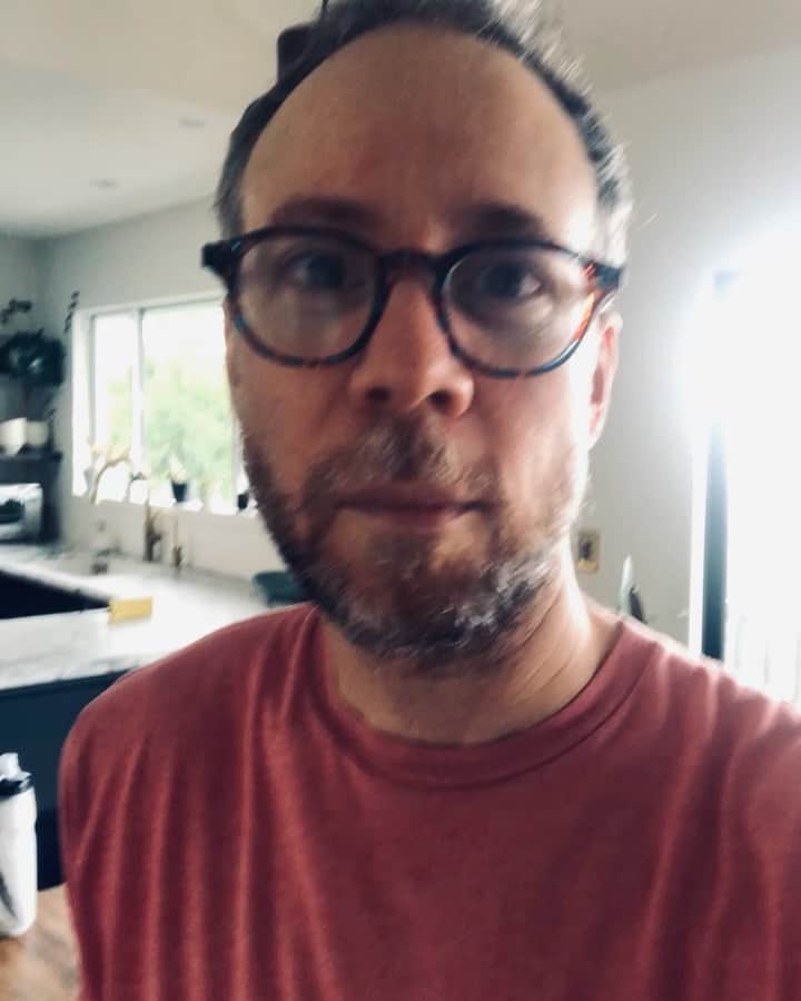 ケヴィン・サスマンのインスタグラム：「1pm Pacific Time!  Get your zoom link at afterschoolvillge.com」