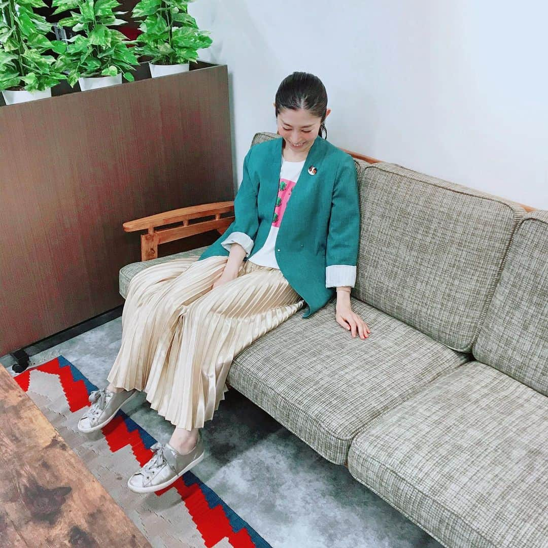 名越涼子さんのインスタグラム写真 - (名越涼子Instagram)「昔から、関西弁への絶大なる憧れがあって 仕事以外の会話の8割を関西弁にしてたら  知り合いの関西人に 「お前の関西弁、大体間違っとるで」 と真顔で言われたことを寝しなに思い出す。 ・ ・ ( ´•௰•`) ・ ・ 一一一一一一一一一一一一一一 #方言好き#関西弁#関西弁好き #せやで#ほんまに#ほんまでっか　 #超絶#憧れ#方言女子#方言男子 #裏山#ええなぁ」6月19日 3時42分 - nagoshi_ryo