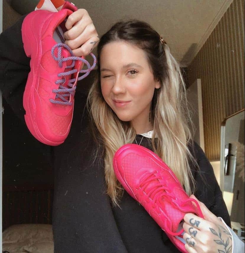 Schutzのインスタグラム：「NEON LOVE - CHUNKY SNEAKER ❤️ #schutzsneakers #inmyschutz」