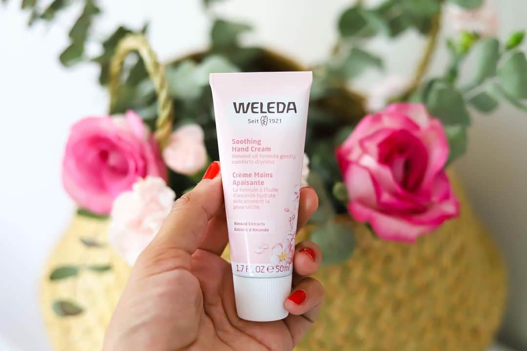 Weledaのインスタグラム：「Summer is in full bloom! 🌸 To celebrate the upcoming summer solstice we're offering 20% off our entire site 6/18-6/20. Let us know which Weleda product you’ve got your eyes on in the comments below!」