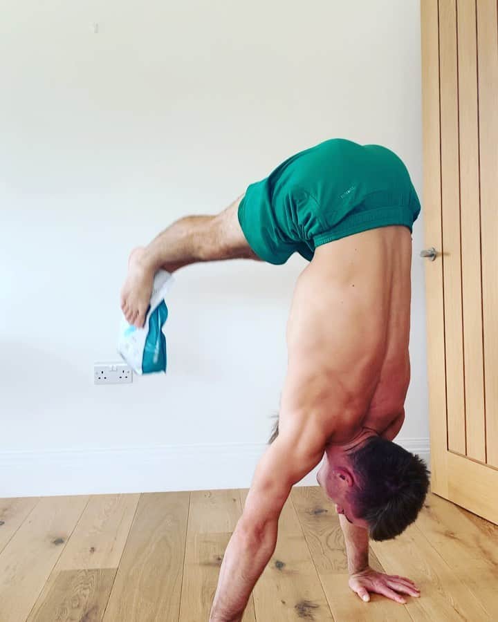 マックス・ウィットロックのインスタグラム：「Be creative | @myproteinuk」