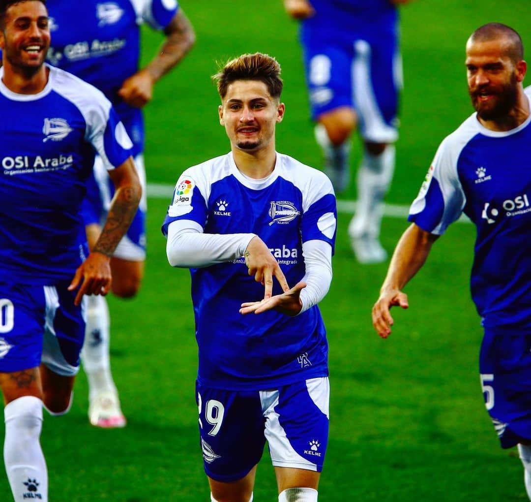 LFPさんのインスタグラム写真 - (LFPInstagram)「Remember the name: BORJA SAINZ hits his FIRST GOAL for @deportivoalaves in #LaLigaSantander! 🔥 • Apunten su nombre: ¡BORJA SAINZ marca su PRIMER GOL con el Alavés en LaLiga Santander! 🔥 • #Borja #Alaves #Goal #First #LaLiga」6月19日 4時14分 - laliga