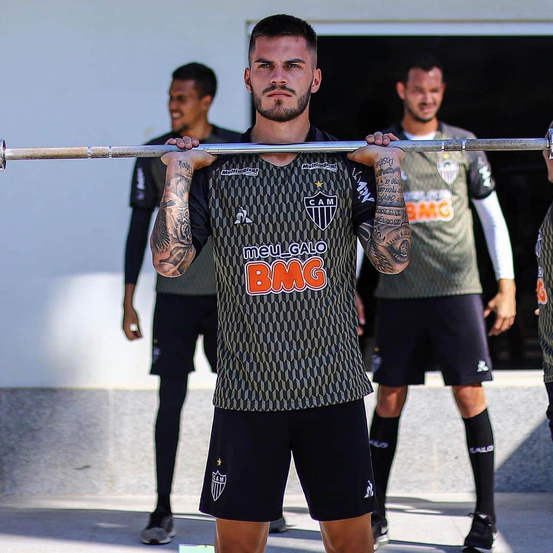 ナタンのインスタグラム：「Toda conquista começa com a decisão de tentar 🐔💪🏻」