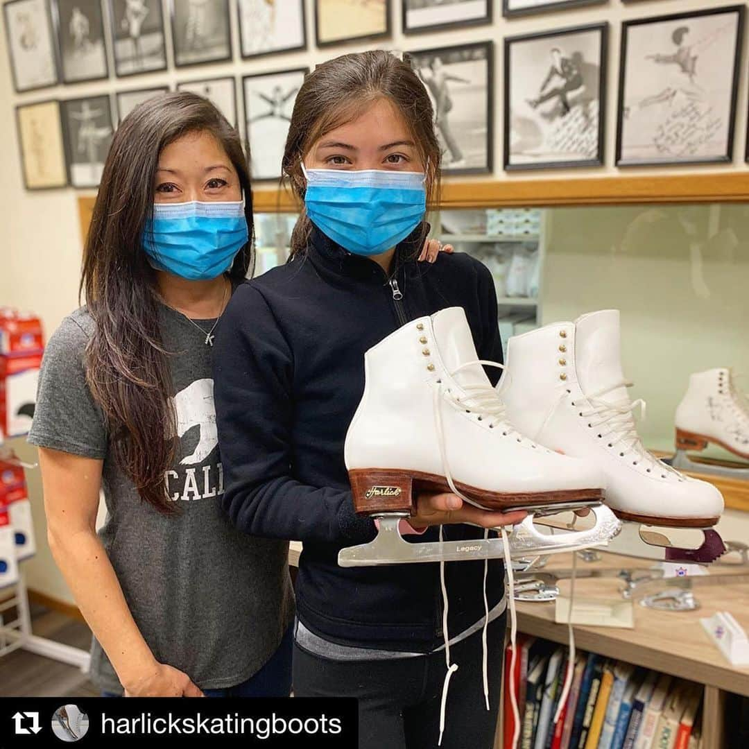 クリスティー・ヤマグチさんのインスタグラム写真 - (クリスティー・ヤマグチInstagram)「#Repost @harlickskatingboots ・・・ @kristiyamaguchi and her daughter Emma stopped by to pick up new boots today. Mother knows best, especially when it comes to her kid’s boots. #iceskating #iceskates #iceskate #madeinamerica #leatherwork #harlick #harlickskatingboots.  Thank you Jason for taking care of Emma! #beautifulskates. (Haha I’m standing on my tippy toes!)」6月19日 5時16分 - kristiyamaguchi