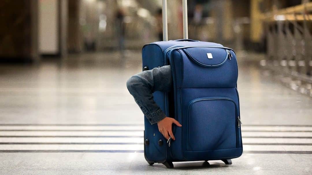 ジ・オニオンさんのインスタグラム写真 - (ジ・オニオンInstagram)「Traveling Contortionist Excited To Get Off The Road And Finally Stop Living Inside Suitcase」6月19日 5時29分 - theonion