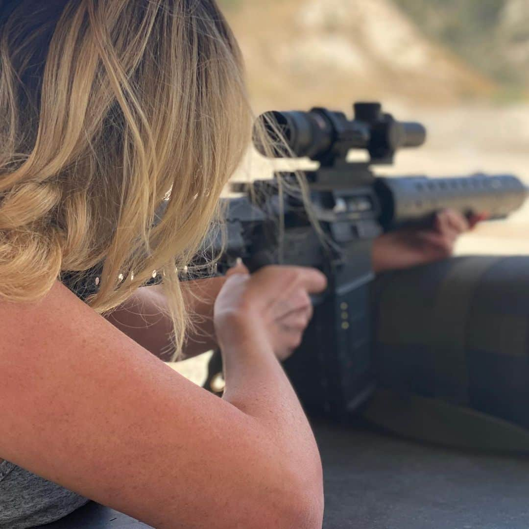 ニッキー・ベンツさんのインスタグラム写真 - (ニッキー・ベンツInstagram)「AR-15 action | lessons by & photo cred to @sixgunscotty1」6月19日 5時38分 - nikkibenz