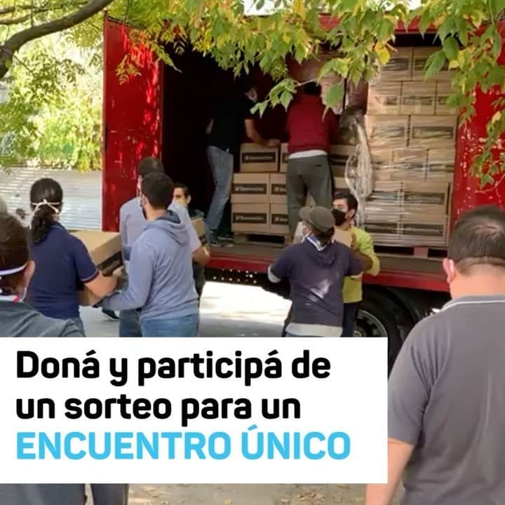 ハビエル・マスチェラーノのインスタグラム：「Queremos llegar a un millón de familias que lo necesitan con cajas de alimentos. Doná en www.seamosuno.com.ar」
