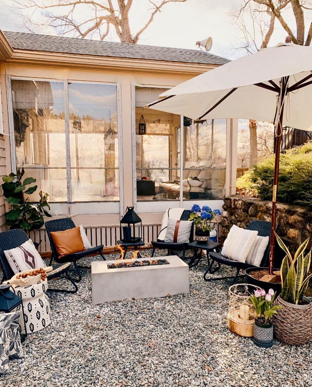 のインスタグラム：「Spruce up your outdoor space to make this Father’s Day even s'more fun (📸: @pine.ridge.designs)」