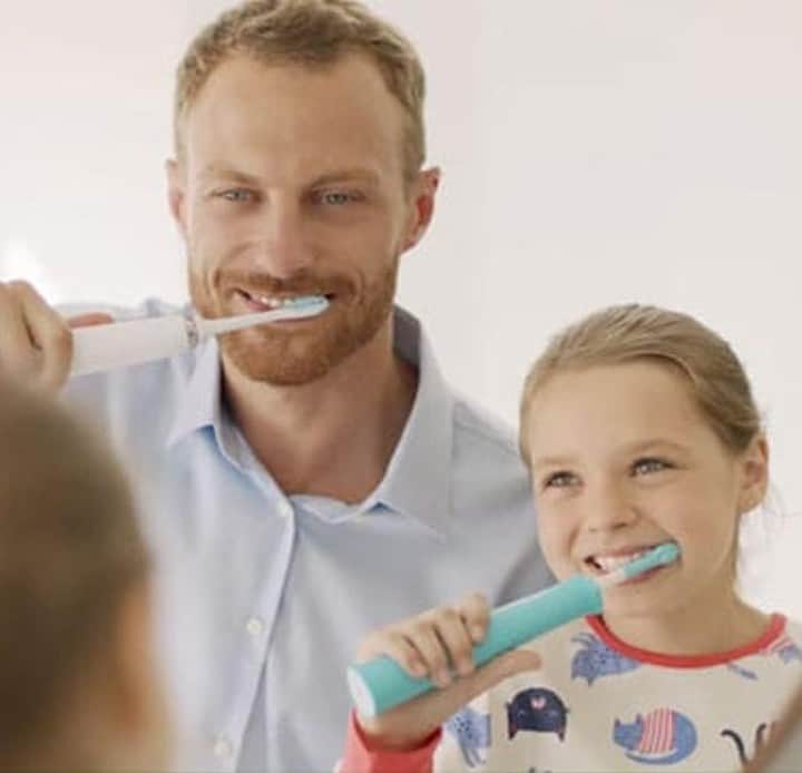 Philips Sonicareのインスタグラム：「When it comes to something as important as maintaining the health of your teeth and gums, dad deserves the very best care. Give Dad the gift of a healthy smile this #FathersDay with our Philips Sonicare DiamondClean.」