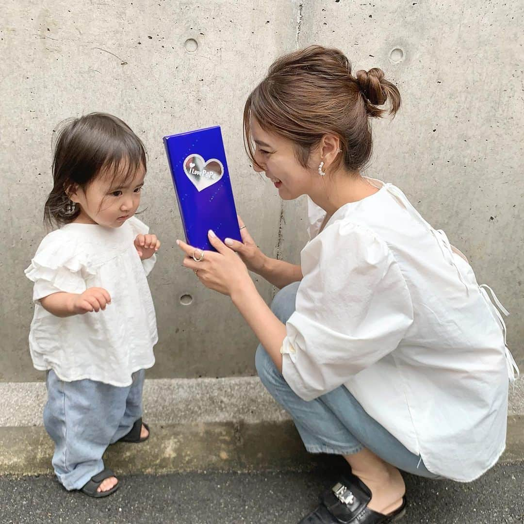 青野未来 / MikuAonoさんのインスタグラム写真 - (青野未来 / MikuAonoInstagram)「. . 父の日用にオーダーしてた タオルが出来上がってた🤍. . 大丸神戸店7F タオル＆バストイレタリー売場にあるタオル美術館でspeed刺繍onlineの刺繍サービスがあって、 名前とキャラクターと入れてもらったよ🤍 タオルもかなり色があって悩んだけど黒にしました💓. . スターウォーズ刺繍も新登場しててめっちゃ可愛かったー🤍!! 父の日のプレゼントにもピッタリ( ˘ ³˘)♥ . . タオル美術館オンラインショップでもスピード刺繍できるみたいなので、 子供用に今度オーダーしてみよ💓. . . @towelmuseum  #pr#speed刺繍online  #タオル美術館#タオルギフト#父の日#スターウォーズ#starwars#disney#ディズニー#ダースベーダー」6月19日 15時40分 - miiikunkun