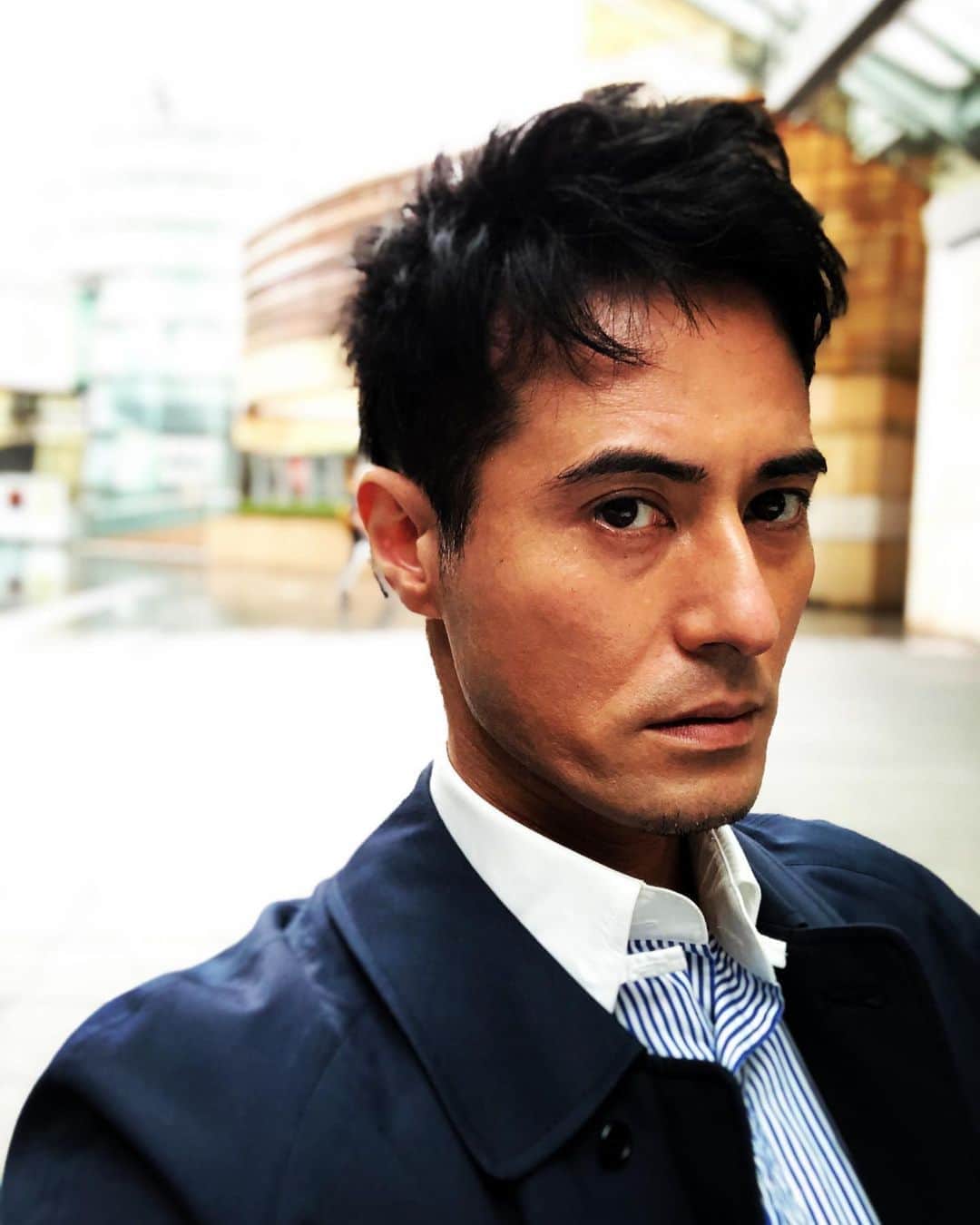青木伸輔のインスタグラム：「雨の六本木ヒルズ… #青木伸輔 #写真撮影」