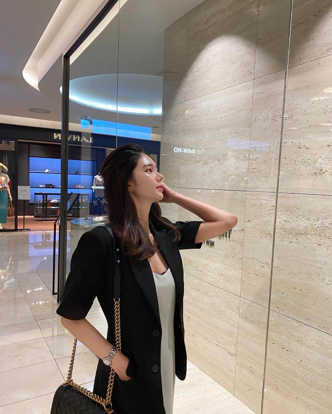 キム・ミニさんのインスタグラム写真 - (キム・ミニInstagram)「금요일 오후 잘 보내고 계시죠?🥰 스페셜슬립드레스는 예정보다 빠르게 오늘 오전 대부분의 주문건이 출발했어요! 👗 얼른 모든 분들이 받아보시고  예쁘게 입어주셨으면 좋겠어요 🙊 슬립드레스, 미스터드레스와 함께 코디했던 토템 하프자켓도  많은 분들이 요청해주셔서 방금 올라왔어요 🙆🏻‍♀️」6月19日 15時53分 - mimiwor