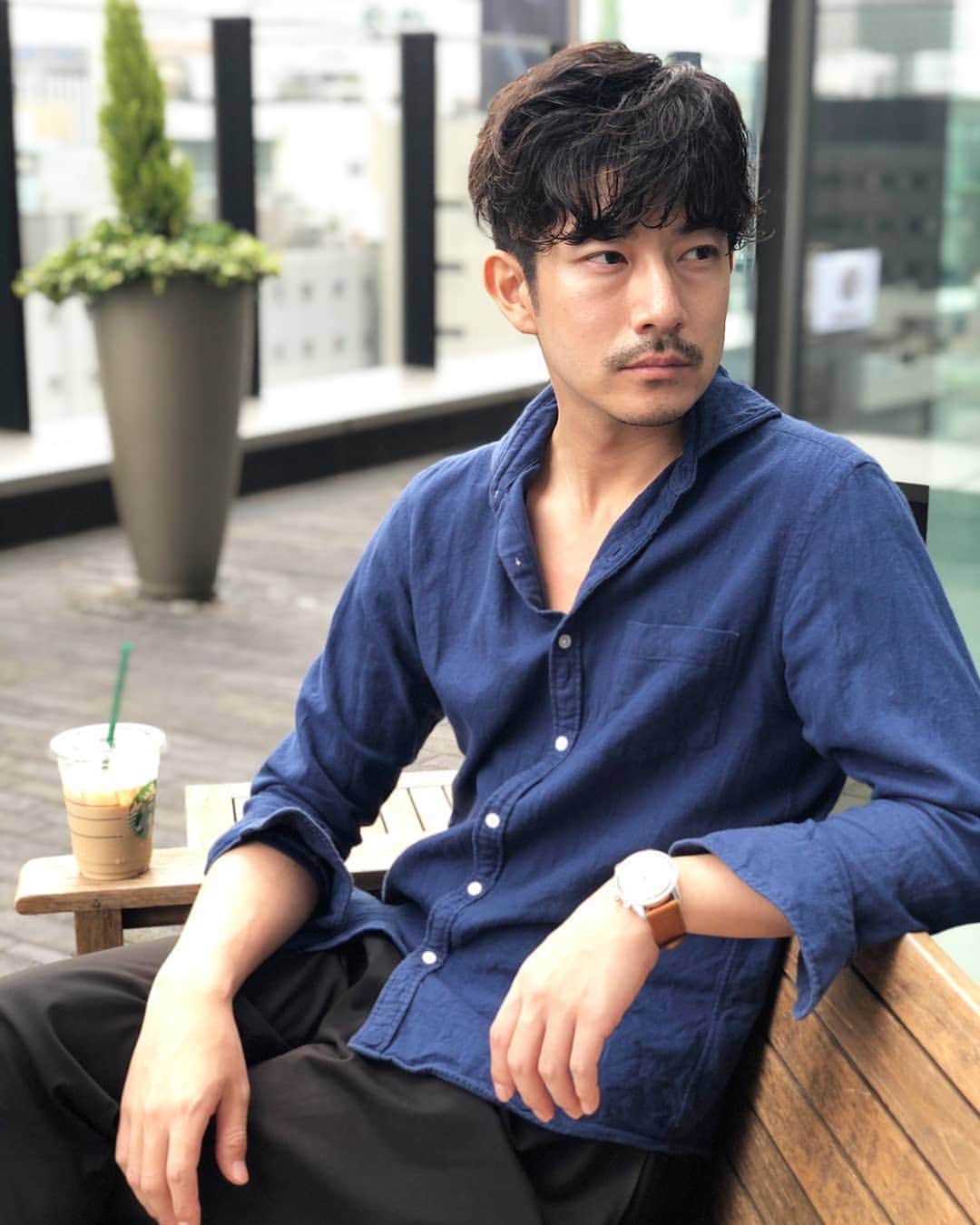 小堀正博のインスタグラム：「本日無事32歳を迎えました。  誕生日前後も撮影出来ていることに感謝です。  元々僕は20歳から6年ごとが人生の大きな節目になると考えて生活していました。  26歳も自分にとって人生の転機が訪れましたし、32歳もきっとそうなるであろうと思っています。  役者としても、塾講師としても、家庭教師としても、沢山の方に関わって少しでも皆様の人生のプラスになれるように頑張ります。  今後ともよろしくお願いします！  #小堀正博 #役者 #受験 #受験生 #大阪 #梅田 #神戸 #関西 #猫 #cat #cats #猫好き #インスタ映え #旅行 #ヨーロッパ #海外旅行 #メンズ #ファッション #fashion #メンズコーデ #東京 #難波 #京都 #japan #osaka #おしゃれ #空 #いまそら #風景 #景色」