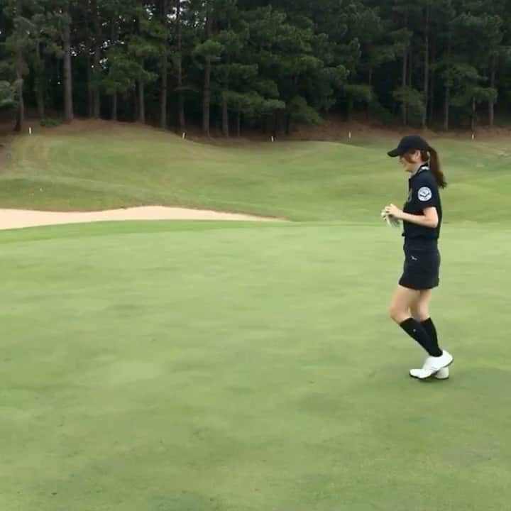 乙幡紗紀のインスタグラム：「・ 久々のゴルフ⛳️ 1ホール目で初イーグル！！ めっちゃ嬉しい1日でした😆 2打目のアプローチがいい感じに打てたと思って見守ってたらコロコロコロンッ！ めっちゃ嬉しい1日でした🏌️‍♀️💕 #ゴルフ#ゴルフ女子 #イーグル #人生初の  #golf #golfgirl #happy  #eagle」