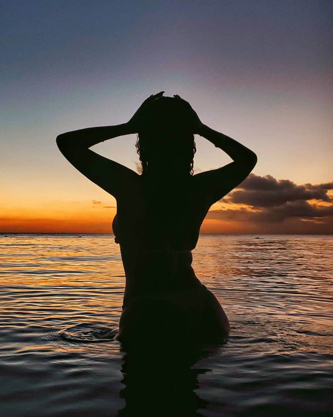 ユリサのインスタグラム：「🧡🧡🧡」
