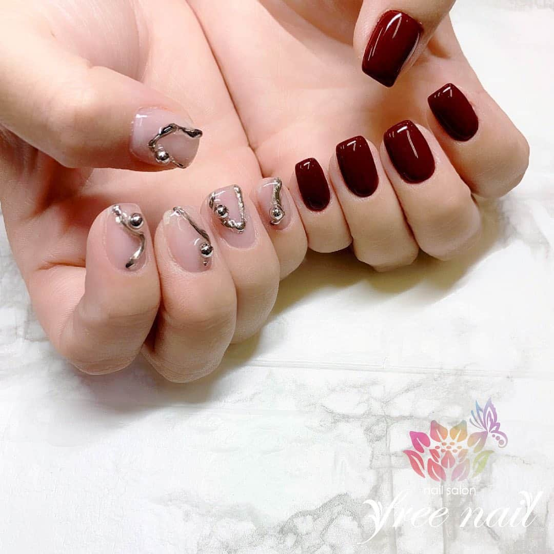 ネイルアーティストRYさんのインスタグラム写真 - (ネイルアーティストRYInstagram)「. アシメネイル💅🏻🎭 . ボルドー×クリア🌹 . #ネイリスト #ネイルアーティスト #ネイルアート #ネイルチェンジ #ネイルサロン #大阪ネイルサロン #ネイルスクール #ネイル動画 #ジェルネイル #ネイルデザイン #アシメネイル #アシンメトリーネイル #メタリックネイル #ワンカラーネイル #ボルドーネイル #クリアネイル #デザインネイル #トレンドネイル #シンプルネイル #大人ネイル #スクエアネイル #夏ネイル #summernails #美甲 #日式美甲 #日式美甲胶 #日本美甲师 #日本美甲老师 #美甲上课 #日本胶」6月19日 16時17分 - nail_artist_rm