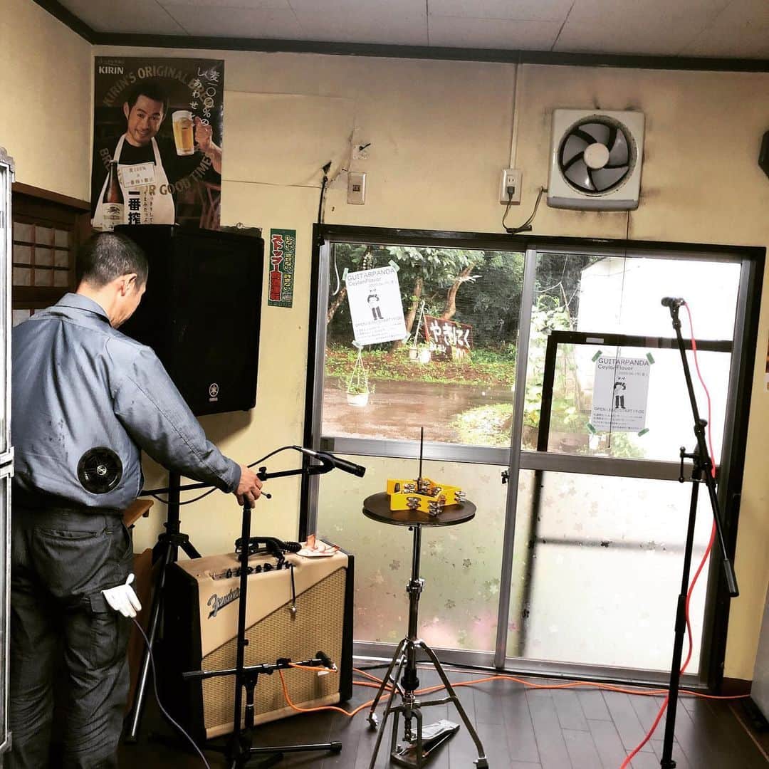 山川のりをのインスタグラム：「今夜は真岡市セイロンフレーバーにてギターパンダ  ライブあります。18時/19時、2500円+Dもしくは4000円+Dビールハイボール飲み放題。ごっつぁんでワンマンショーです。お近くの方無理ない範囲で会いにきてアイニージュー！」