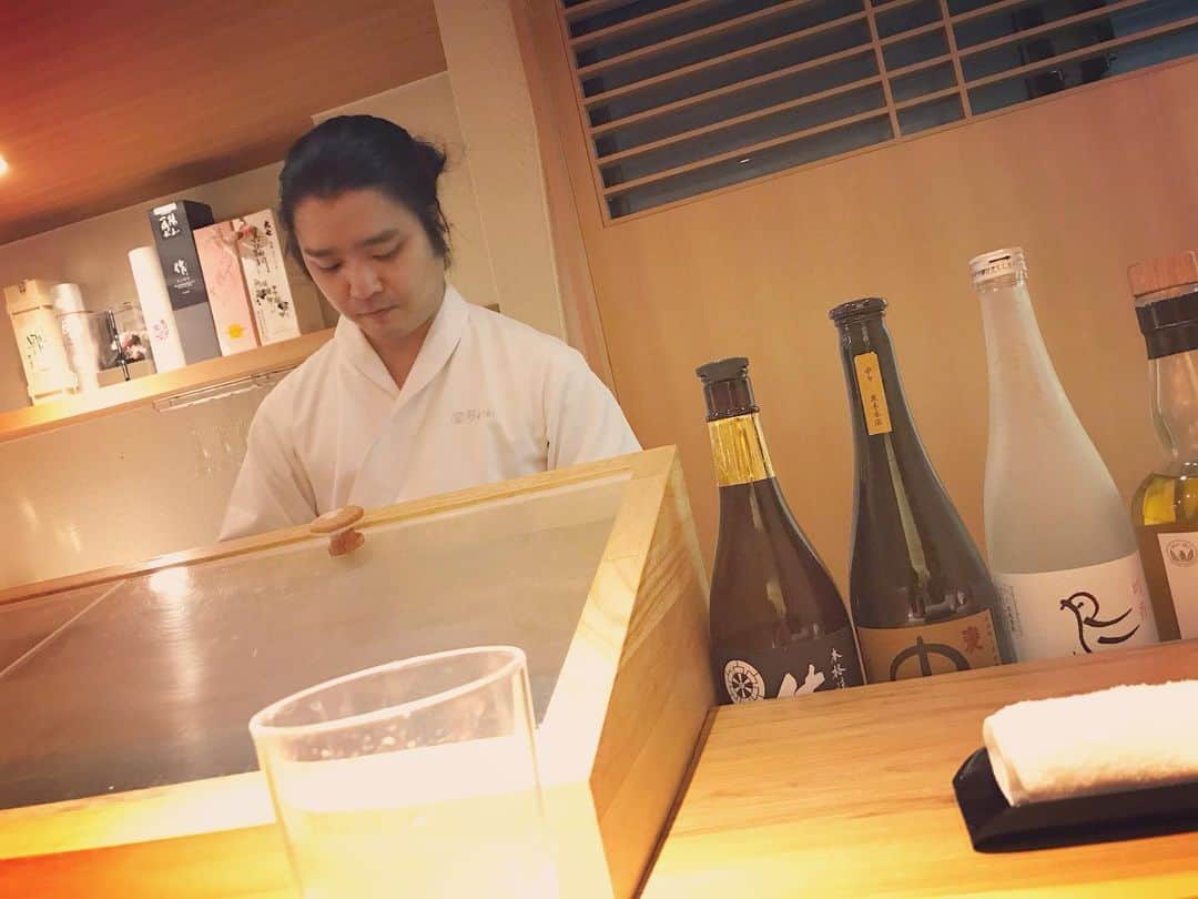 Yun chiさんのインスタグラム写真 - (Yun chiInstagram)「お友達と、おもてなしにランチに行ってきました🍣✨ . ランチにお手頃な価格でこれだけ美味しいキラキラなお刺身が食べられるのはなんとも嬉しい👏✨ . ゆんはご飯無しにしてもらいましたが、お味噌汁もついてお腹いっぱい大満足です🙏✨ . たかやさんありがとうございました☺️ . #japantrip#japanesefood#sashimi#sashimilovers #lunch#lunchtime#omotesandolunch  #おすすめランチ#美しい和食#刺身定食#たべるの大好き#ご褒美ランチ#おもてなし#表参道ランチ」6月19日 16時38分 - _yun_chi_