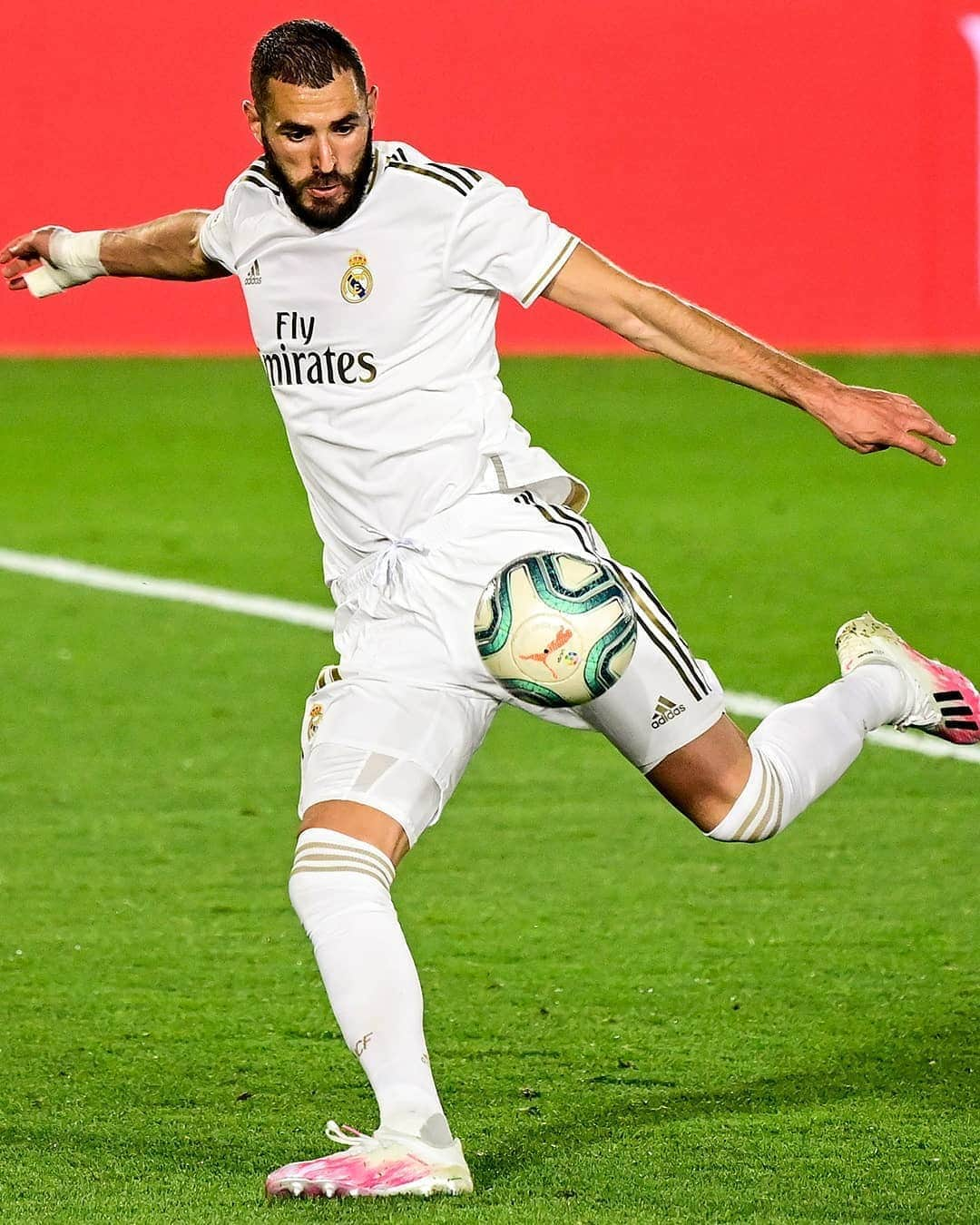 レアル・マドリードさんのインスタグラム写真 - (レアル・マドリードInstagram)「🤯💥 ¡GO-LA-ZO! ✨ @KarimBenzema #RMLiga | #HalaMadrid」6月19日 16時49分 - realmadrid