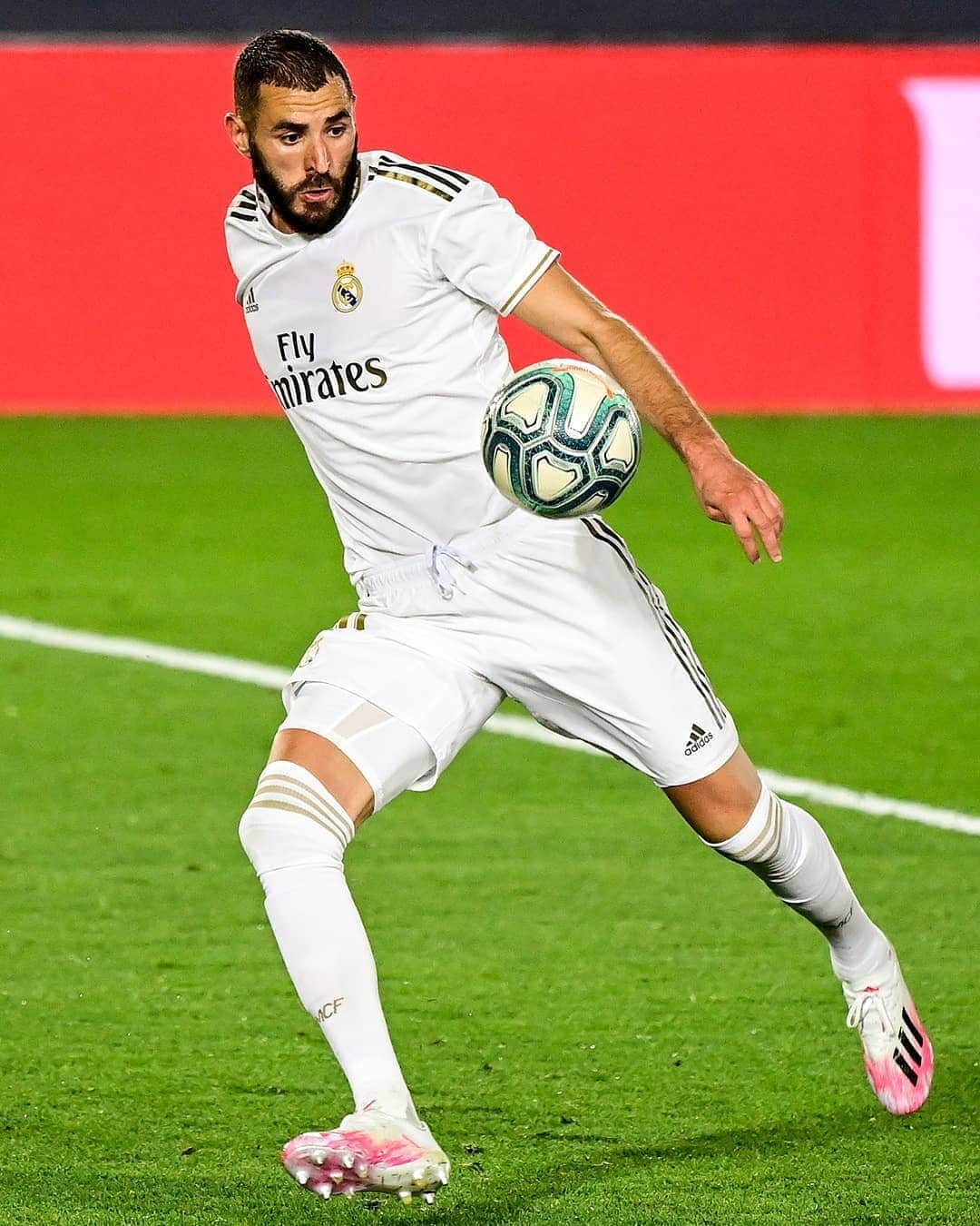 レアル・マドリードさんのインスタグラム写真 - (レアル・マドリードInstagram)「🤯💥 ¡GO-LA-ZO! ✨ @KarimBenzema #RMLiga | #HalaMadrid」6月19日 16時49分 - realmadrid