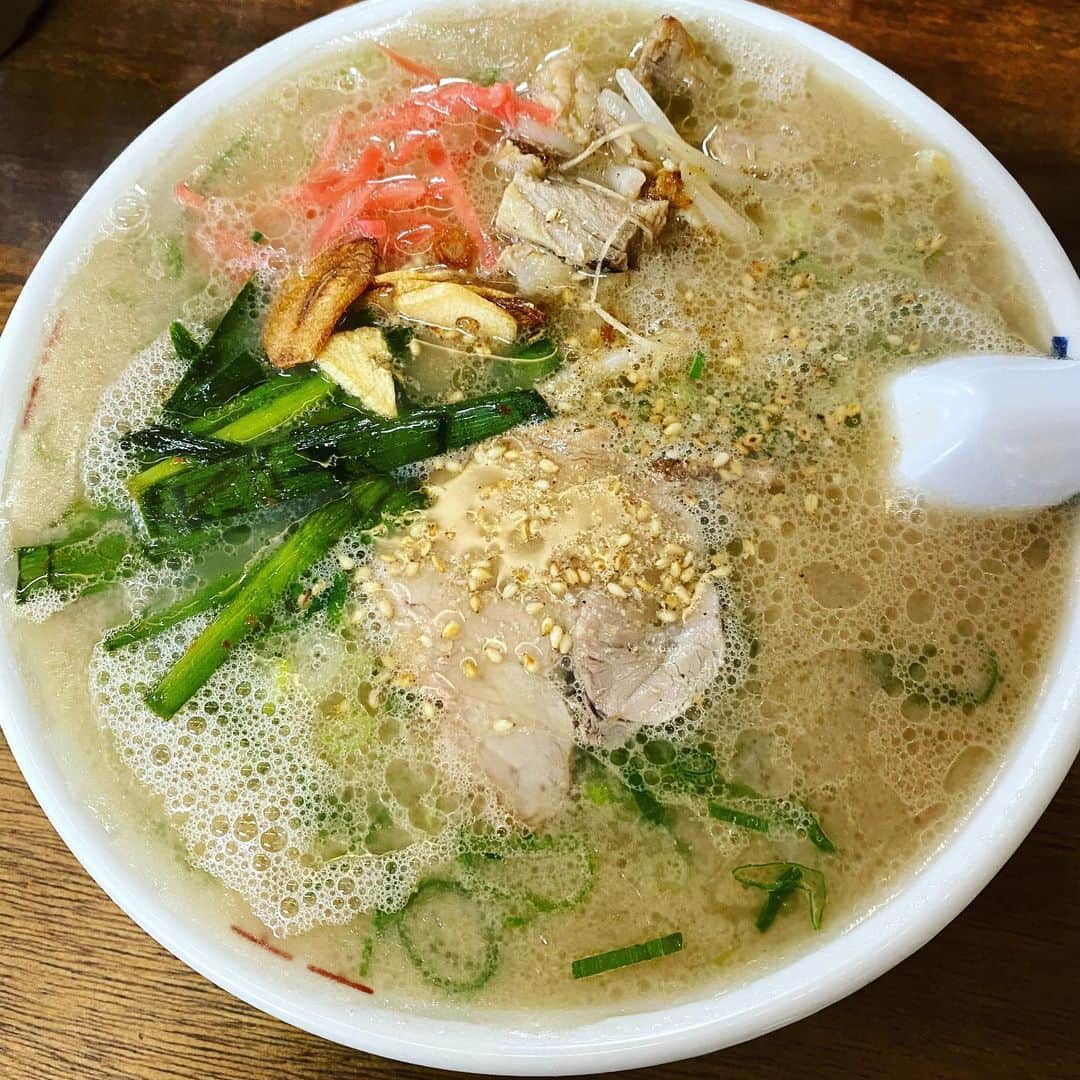 TOGGYさんのインスタグラム写真 - (TOGGYInstagram)「普通ラーメン🍜  やわ麺トッピング全部乗せ。 かた麺で替え玉するも…。 食べ過ぎ〜！」6月19日 16時42分 - dj_toggy