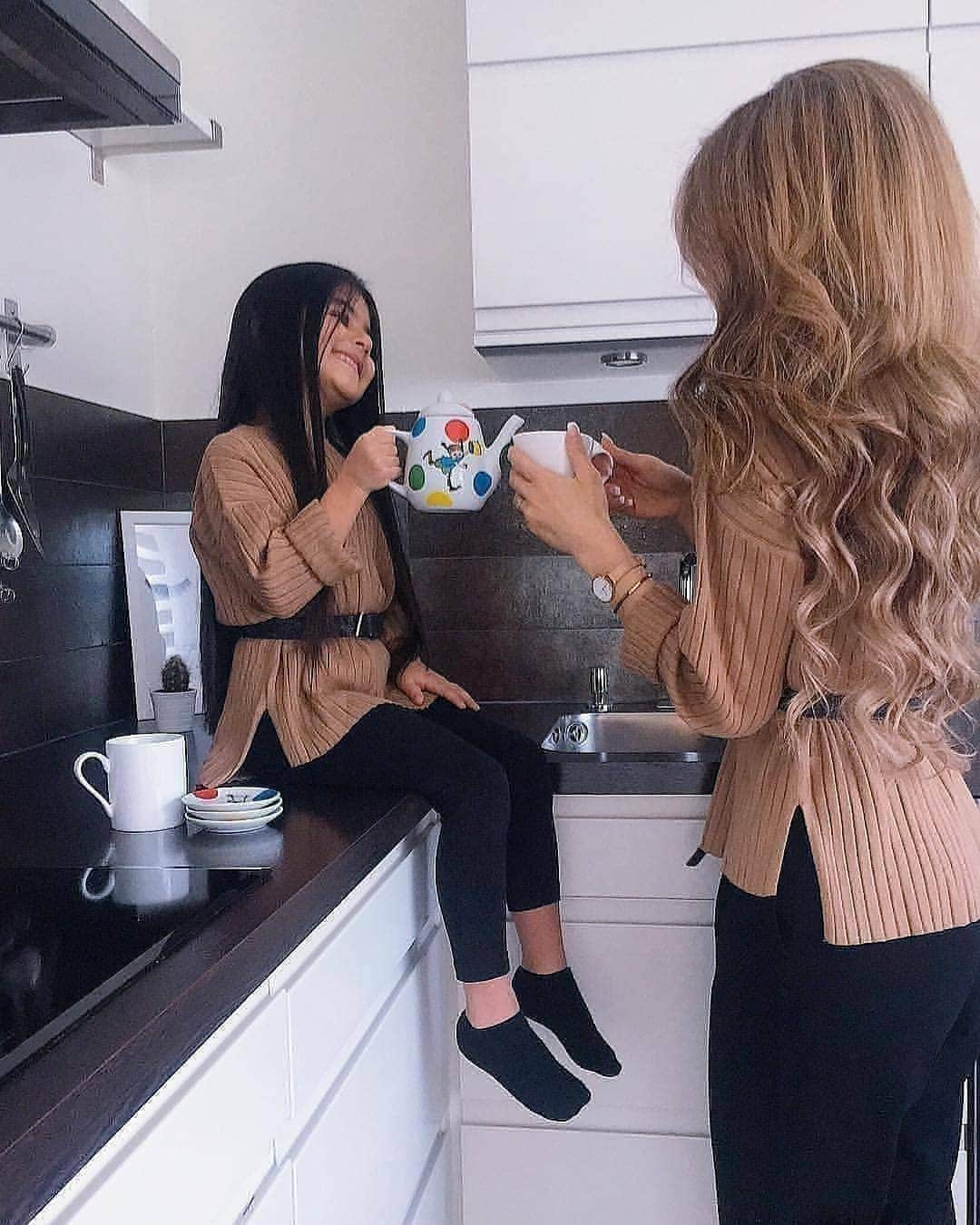 のインスタグラム：「Choose your favourite moment ❤️ By @aysegulozcaan . . . .  #amazing #cute #perfect #instalove #inspiration #photooftheday #beauty #fashion #dress #photoofthenight #style #stylish #beautiful #girl #makeup #model #glam #glamorous #instaglamday #love #california #shoes #nails #highheels #girlfriend #swag #kimkardashian #picoftheday #taylorswift .」