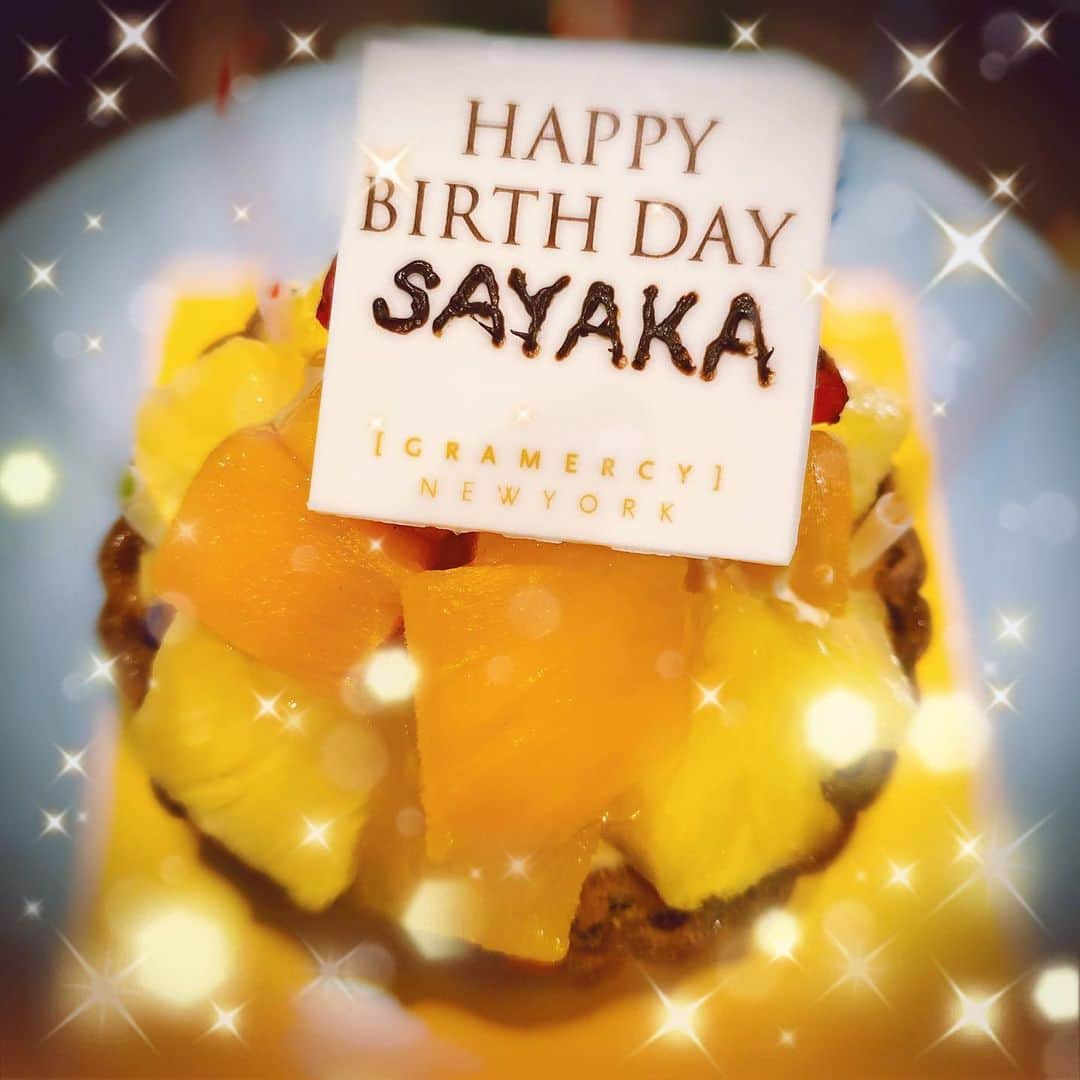 のインスタグラム：「. おはよ☺︎ ０時になって ケーキ→筋トレ→プロテイン  で幕を開けました本日、 38歳になりました。 さやの年になるよう頑張ります！ 19時にお知らせがあるので Twitterをチェックしてね★」