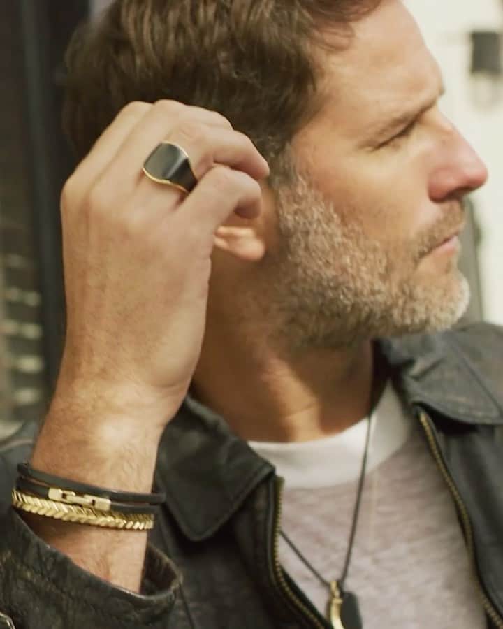 デビッドヤーマンのインスタグラム：「Thoroughly modern. For the man who is  fascinated by technology and modern design, give him unconventional pieces engineered with innovative materials. #FathersDay #DavidYurman」