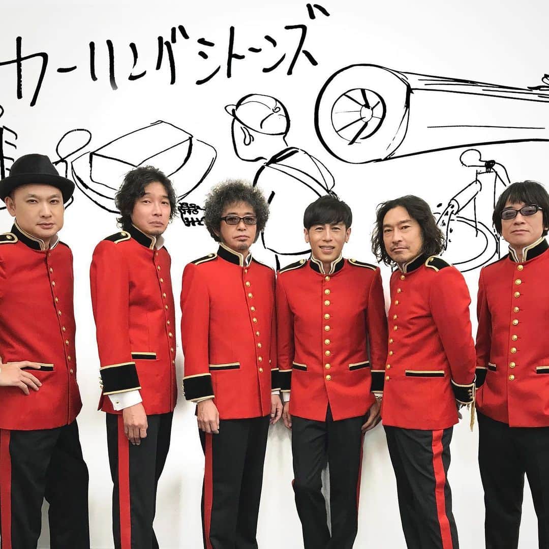 寺岡呼人のインスタグラム：「本日6/19より #カーリングシトーンズ の新曲が配信開始！﻿ ﻿ 老いていくあるある自虐ネタで明るく歌い飛ばすロックンロールナンバー「オイ！」、ツアー中歓声の高かった「ドゥー・ザ・イエローモンキー」の２曲が、テレワークでのレコーディングと奥田シトーンのMIXにより完成！﻿ ﻿ https://apple.co/2Nai1ut﻿ ﻿ 是非聴いてみてください！」