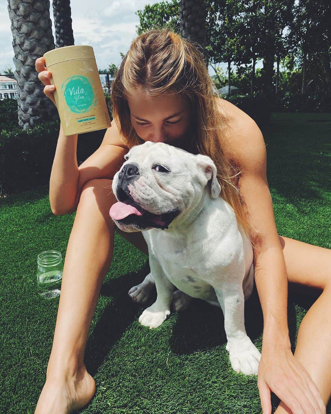 エリーズ・テイラーのインスタグラム：「Getting my glow on from the inside out with my @vida_glow Marine Collagen. Introducing Marine Collagen into my daily routine has been so beneficial to the overall improvement and maintenance of my hair, skin and nails. #VidaGlow」