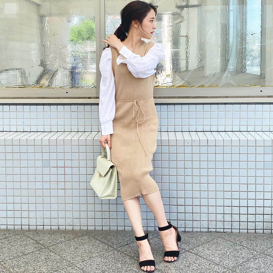 のインスタグラム：「今日みたく若干寒い日に、、 スワイプしてね▶︎▶︎▶︎ ・ ・ ・ #りーまる #サロモ #サロンモデル #インフルエンサー #フリーモデル#撮影データ #撮影モデル募集 #広告モデル ・ ・ ・ ・ ・ ・ まだまだ活躍しちゃう @attrangs_japan のワンピ👗🇰🇷 ・ ・ ・ ここのブランドももう何度もリピートしてるけど ハズレなしオンラインショップです✊✨ ・ ・ ワンピースはアラサーでも着こなせる 可愛すぎない可愛さがとてもすきです😊💓 ・ ・ ・ こういうの一枚もってると、 「あれ！少し寒い！なに着よう？」って日にとても便利&おしゃれに見えるのでおすすめです🙊💓 ・ ・ ・  #りーまるコーデ　 #りーまるグルメ ⁣#大人カジュアル ・ ・ ・ ・ 〈 撮影依頼募集中〉 6月のお仕事依頼お受けしてます♪ DMくださると嬉しいです💐 よろしくお願い致します☺︎ ・ ・ ・ ・ ・ ・ #ヘアアレンジ #ポートレートモデル #被写体#カメラマンさんと繋がりたい #女子力アップ#プチプラコーデ  #韓国ファッション #美容好きな人と繋がりたい #ポートレートしま専科 #大人女子 #ファッションモデル#オンラインショップ #韓国メイク#ズボラ主婦 #彼女感 #ワンピース#キリトリセカイ⁣#デート服#朝活」