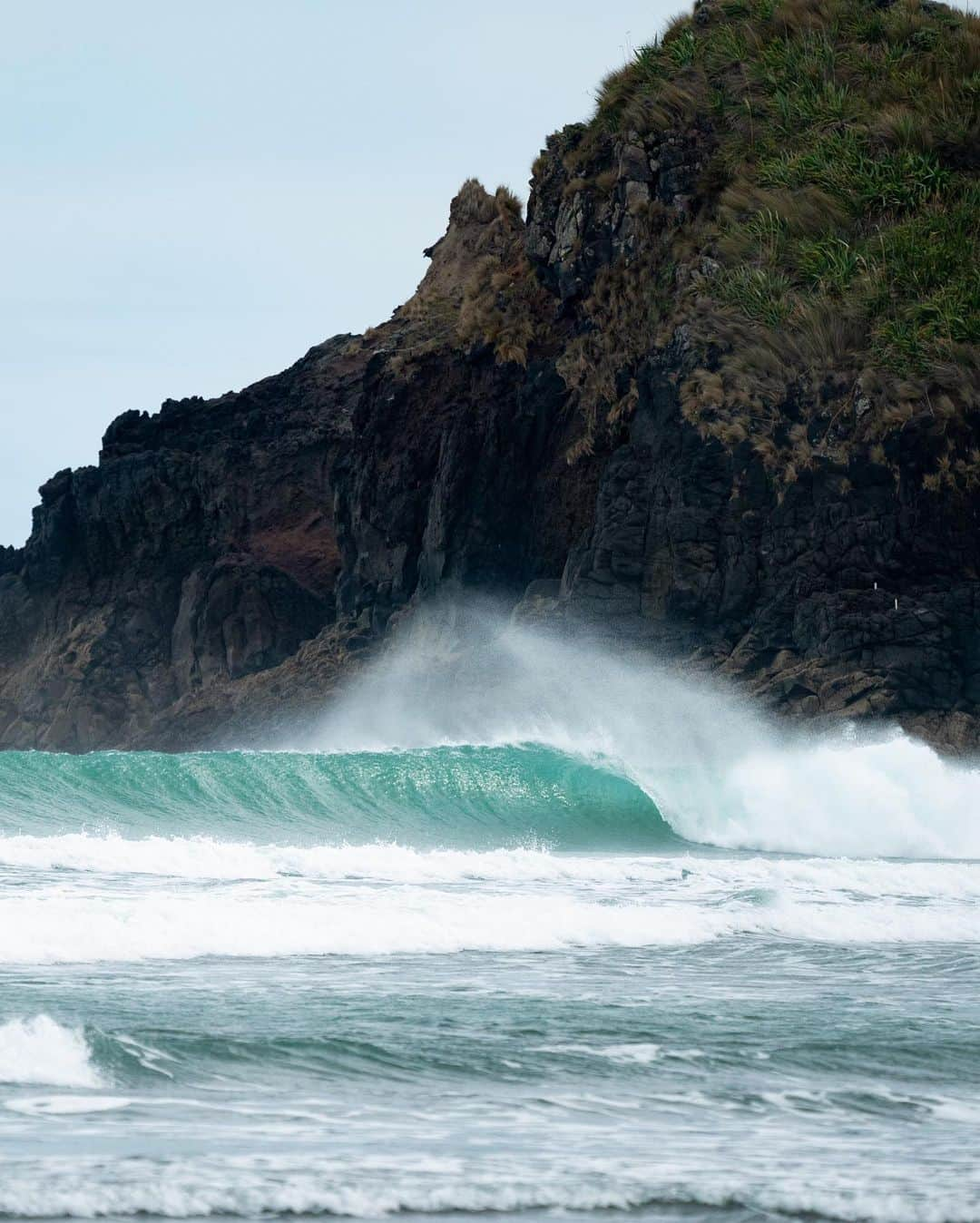 Travis Burkeさんのインスタグラム写真 - (Travis BurkeInstagram)「Summer turned to Autumn, and now it’s Winter. ⠀ Our 3 weeks in New Zealand has quickly become 4 months. Cold and rainy days occasionally give way to crisp clear nights where the milky way galaxy shines brighter than I’ve ever seen in my life, and I’m still getting used to seeing the constellations and our galaxy upside down 🙃🌌. ⠀ We are still figuring out what we should do (go home or stay here forever), but for now, we are just trying to take everything one day at a time.  #milkyway #newzealand #vanlife」6月19日 9時02分 - travisburkephotography