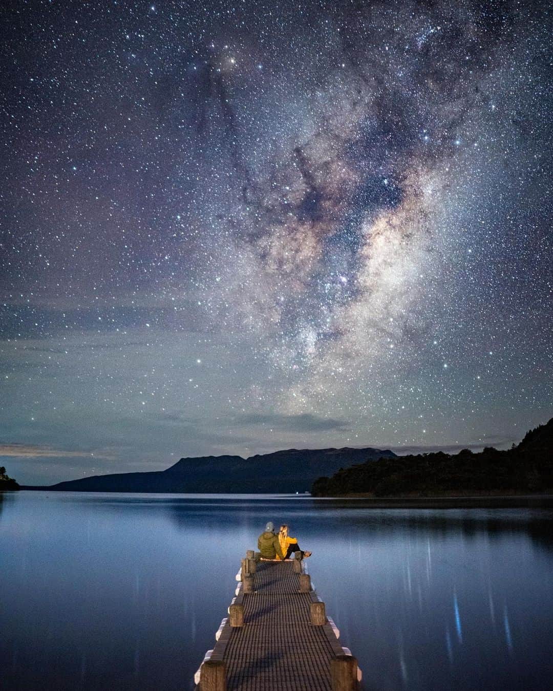 Travis Burkeのインスタグラム：「Summer turned to Autumn, and now it’s Winter. ⠀ Our 3 weeks in New Zealand has quickly become 4 months. Cold and rainy days occasionally give way to crisp clear nights where the milky way galaxy shines brighter than I’ve ever seen in my life, and I’m still getting used to seeing the constellations and our galaxy upside down 🙃🌌. ⠀ We are still figuring out what we should do (go home or stay here forever), but for now, we are just trying to take everything one day at a time.  #milkyway #newzealand #vanlife」