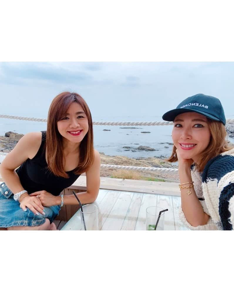 長谷川朋美さんのインスタグラム写真 - (長谷川朋美Instagram)「久々の @happy.kozue 💕 久々の @hayama_uminohotel 😆 ・ 昨日は関西からこずえさんが葉山に遊びに来てくれた🌈 ・ 2人ともLA（特にマリブ♡）好きでそんな話で盛り上がり、あぁ、カリフォルニア行きたい😂 ・ 葉山の暮らしは近いものあるけどねー💕 日本のカリフォルニアだと思って暮らしてますww ・ こずえさんは5年前くらいから3年間くらい、私の講演会を数百名規模で何度も主催してくれてた方✨ ・ 久々色んな話ができて嬉しかったです🥰 ありがとうございました✨ ・ #hayama #葉山 #葉山ライフ #hayamalife #葉山観光大使 #うみのホテル #uminohotel #underthepalmo #beachlife #resortlife」6月19日 9時15分 - hasegawa.elena.tomomi