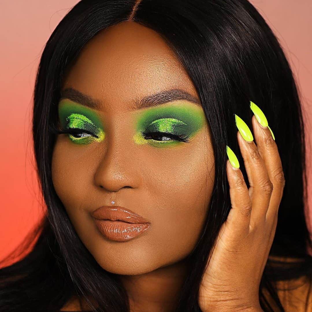 BH Cosmeticsさんのインスタグラム写真 - (BH CosmeticsInstagram)「@youkeyy_ is our neon green DREAM 💚☁️ in Take Me Back To Brazil #bhcosmetics」6月19日 9時13分 - bhcosmetics