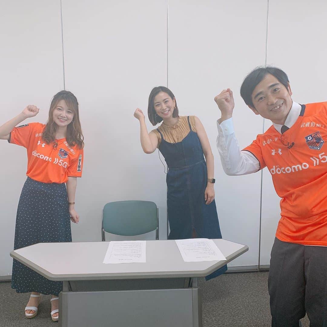 佐藤弥生さんのインスタグラム写真 - (佐藤弥生Instagram)「「Ole!アルディージャ」⚽️ 今夜22:00〜テレビ埼玉でオンエアです🥳🥳🥳🥳🥳🥳 ・ ◆記憶に残るあの試合 元MC篇　第2弾に出演させていただきましたー❣️❣️❣️ ・ 浜谷さんや澪ちゃんに久々にお会いできて、近況を聞いたり、番組裏話を聞いたりとっても楽しい収録でした💓 ・ 何よりも3年間通い続けたテレ玉が懐かしくて懐かしくて、いろんな楽しかった思い出が蘇りました。 ・ 2010〜2012年まで担当しましたが、スタッフや選手、サポーターのみなさんと毎週末、一喜一憂しながらチームを応援して、オレアルに捧げた日々🍊 ・ 今思うとオレアルを通して、本当に最高の経験をさせていただいてたなーって思います🍊 ・ さて、私はどの試合を選んだのでしょうか⁉️ お見逃しなく！！ 今夜22:00〜です✨✨✨✨✨ #Ole!アルディージャ#大宮アルディージャ#Jリーグ#テレビ埼玉#今夜22:00〜」6月19日 9時15分 - sato__yayoi
