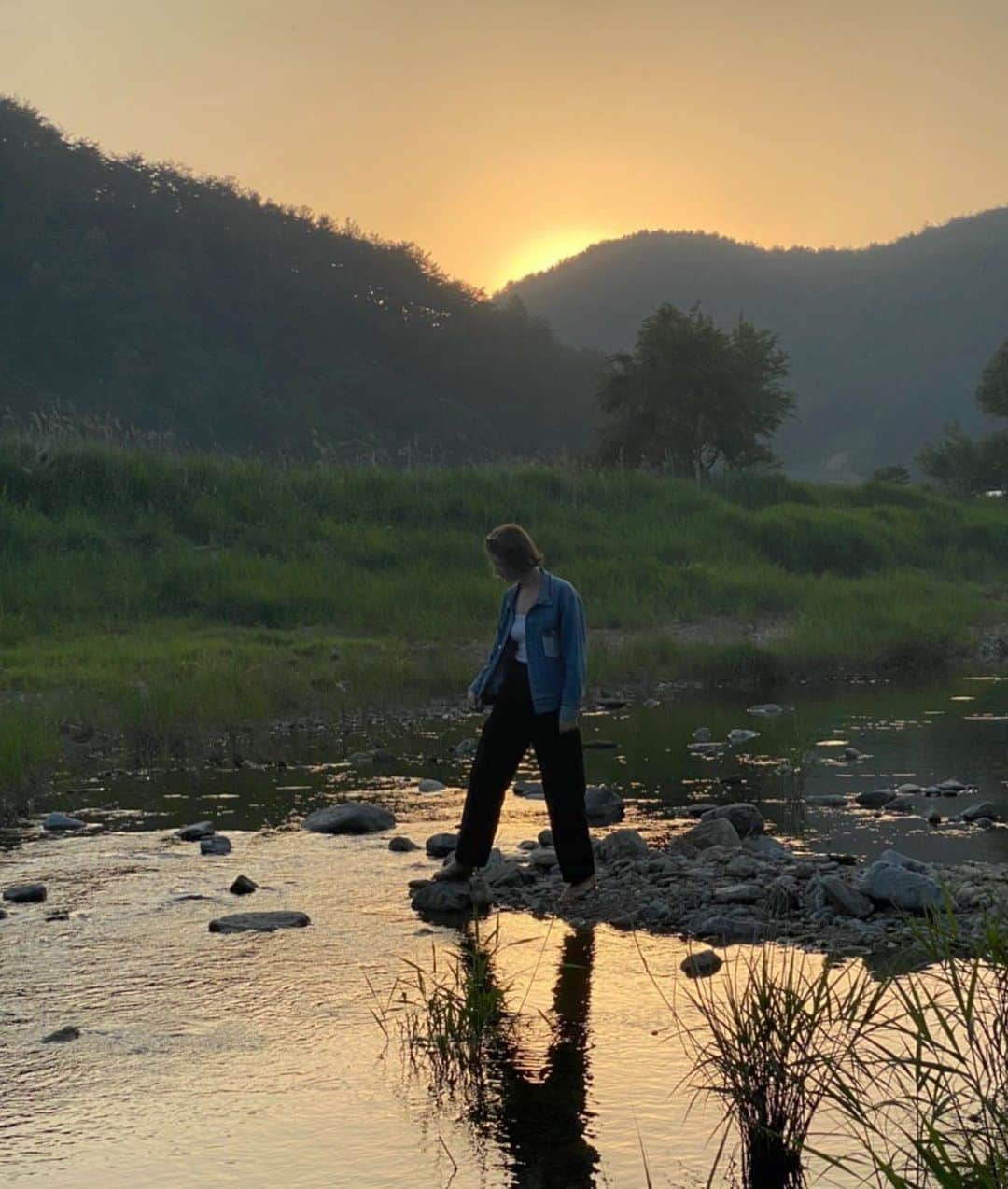 アンジェリーナ・ダニロヴァさんのインスタグラム写真 - (アンジェリーナ・ダニロヴァInstagram)「Mountains. #춘천  Whenever I feel that I start draining energy I go to mountains and nature to recharge. +cutest alpacas for a 100% healing」6月19日 9時32分 - angelinadanilova