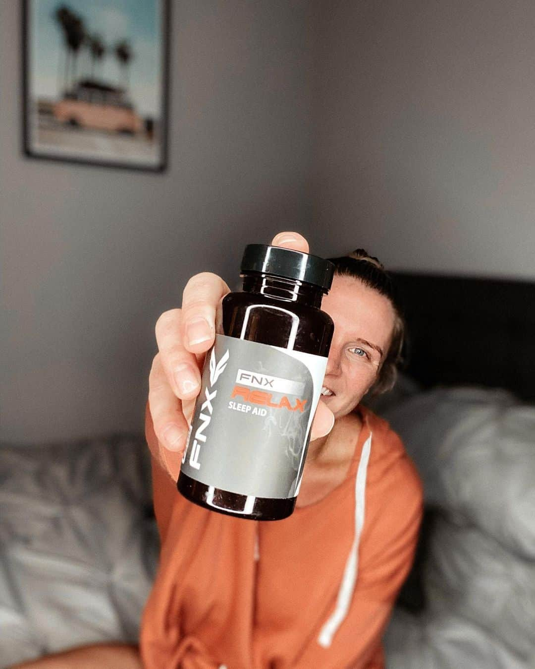 ブリジェット・スローンさんのインスタグラム写真 - (ブリジェット・スローンInstagram)「This right here is the ultimate game changer when it comes to sleeping...RELAX Sleep Aid 🔥 • • •Natural ingredients including: •Melatonin - regulates night and day cycles •ZMA-body breaks down glucose to replenish muscles and balance hormones •Hops Extract-helps restlessness and anxiety •Valerian Root-reduce psychological stress and insomnia •Wake up feeling fresh and recovered💪」6月19日 10時06分 - bridgetsloan