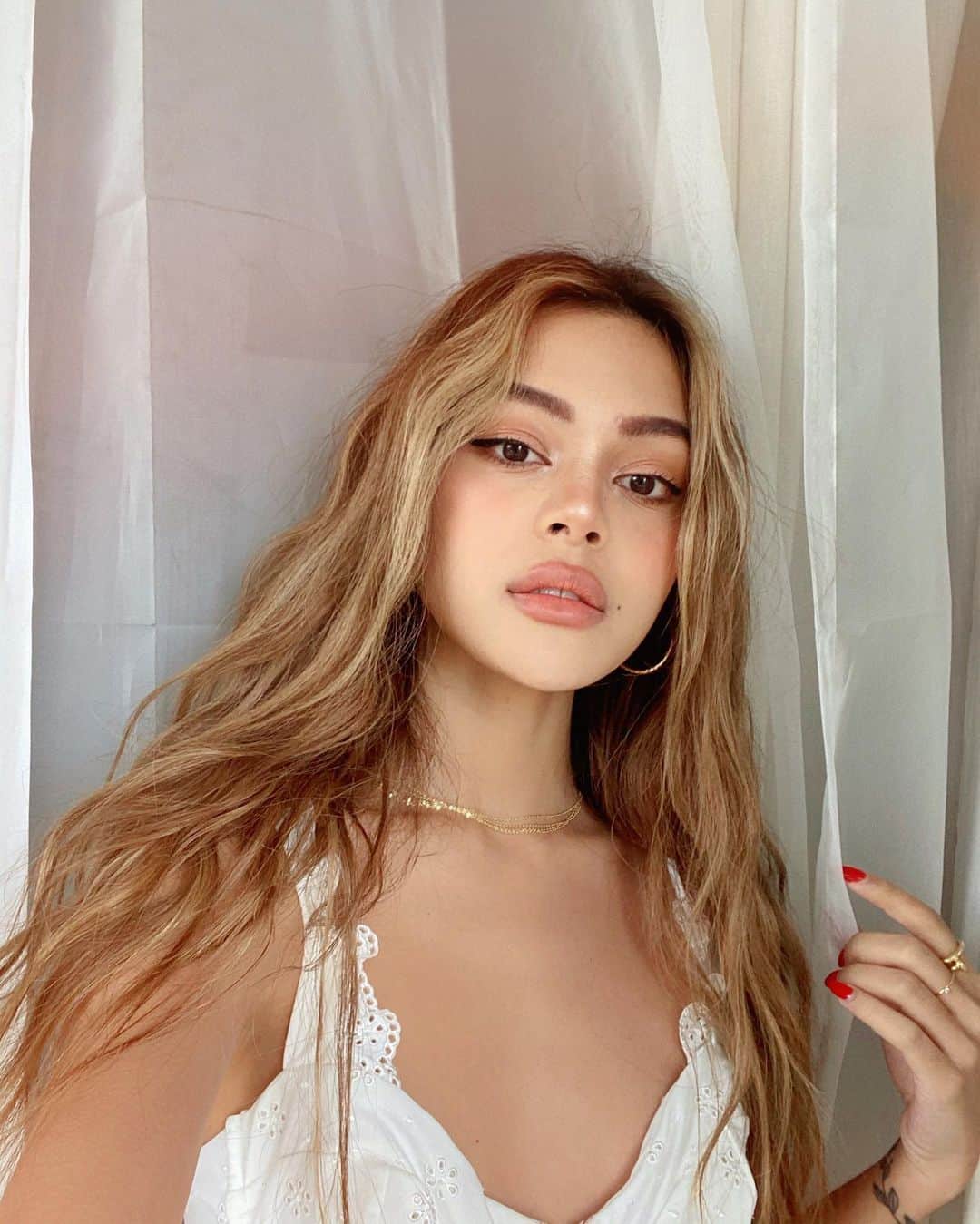 リリーマイマックのインスタグラム：「Happy Friday angels 😇」