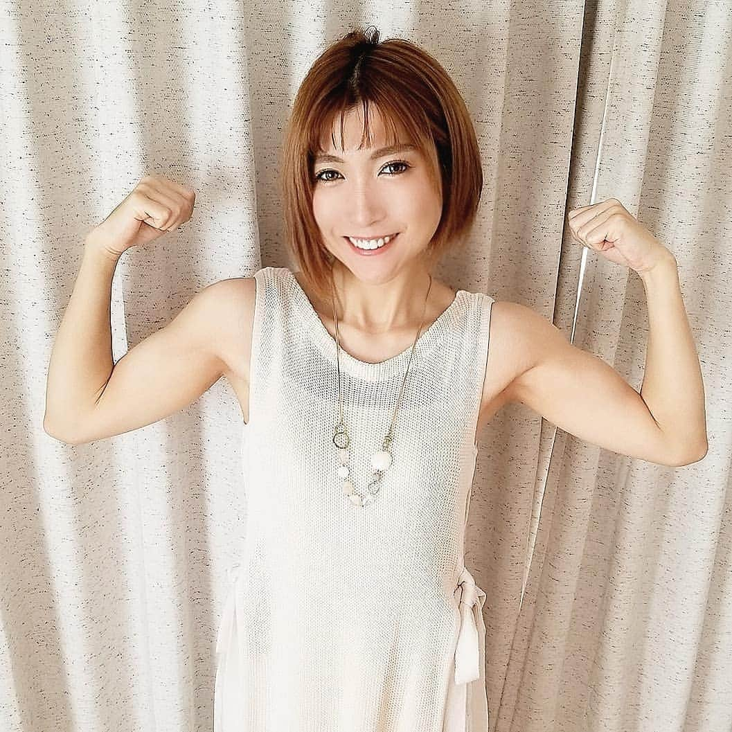 石関友梨さんのインスタグラム写真 - (石関友梨Instagram)「引越しを自力でやったら強くなってしまったw  身体動かすとすぐに筋肉がついてしまう( ˃ ˂ )  #引越し完了 #レベルが上がった #戦闘力 #筋肉女子 #ムキムキマッチョ #上腕二頭筋 #僧帽筋 #引越しは大変 #自力でするもんじゃない #家具家電が欲しい #まだ部屋はダンボールの山 #IKEA #ニトリ #楽しい #ある意味コロナのおかげ」6月19日 10時27分 - yurimorico