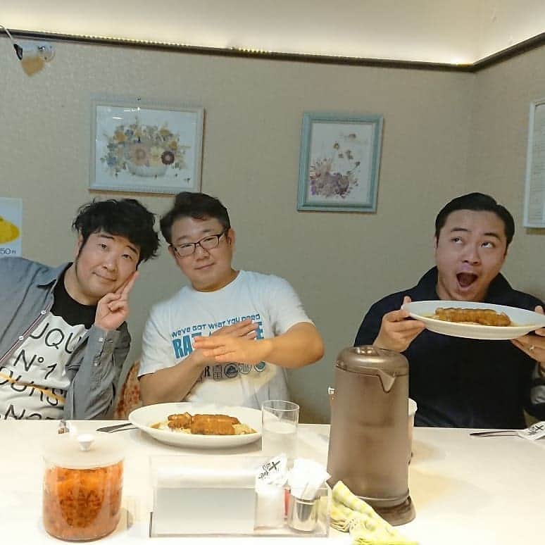 安尾信乃助のインスタグラム：「今日、19日金曜日は夜7時からこの3人のzoomを高井君のインスタライブから配信する予定。  #インスタライブ #吉本自宅劇場 #zoom #吉本新喜劇 #よしもと新喜劇 #はじめ #高井俊彦 #安尾信乃助  #いつもごはん行くメンバー」