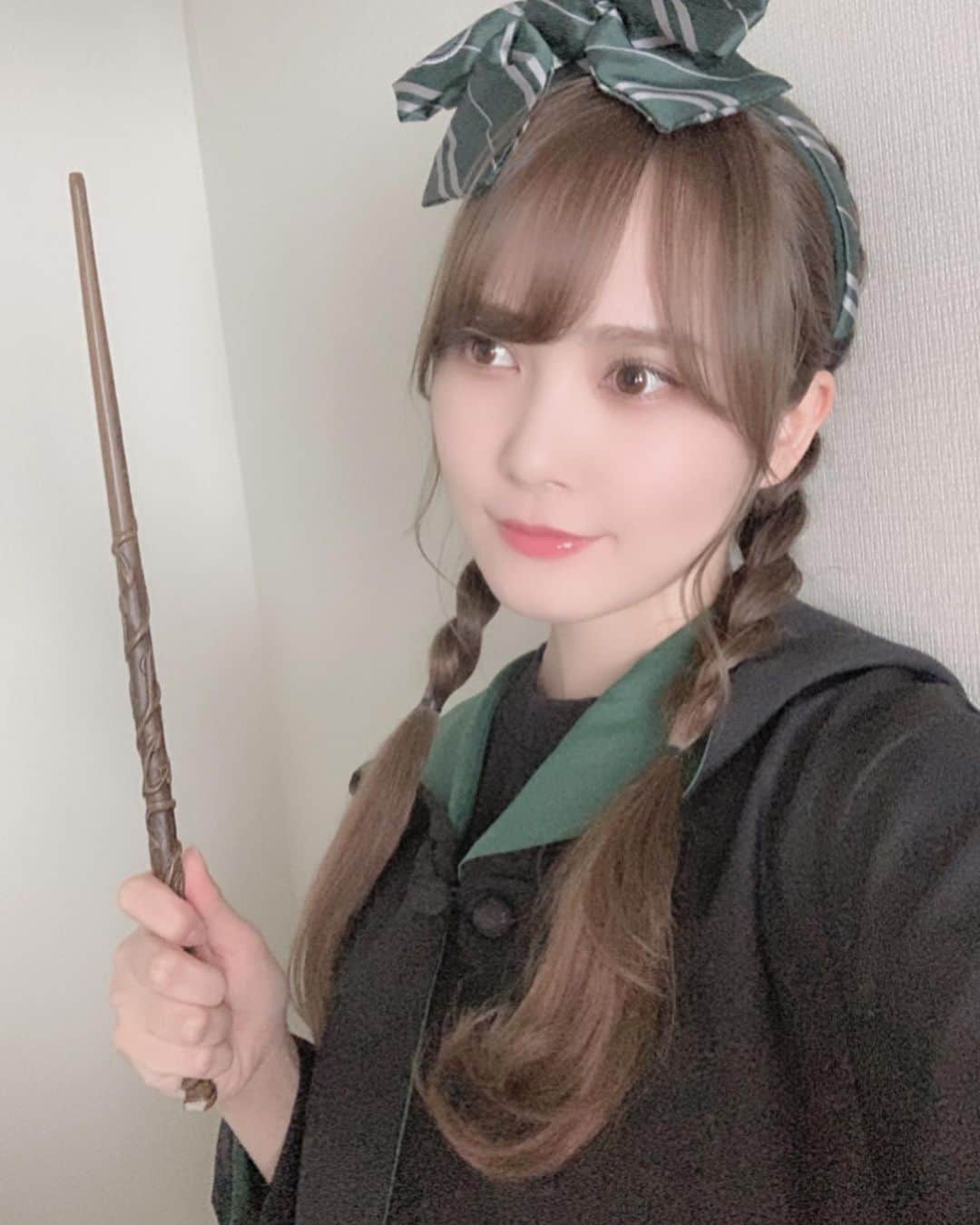 加藤史帆のインスタグラム：「三つ編み最強☺️💛✨」