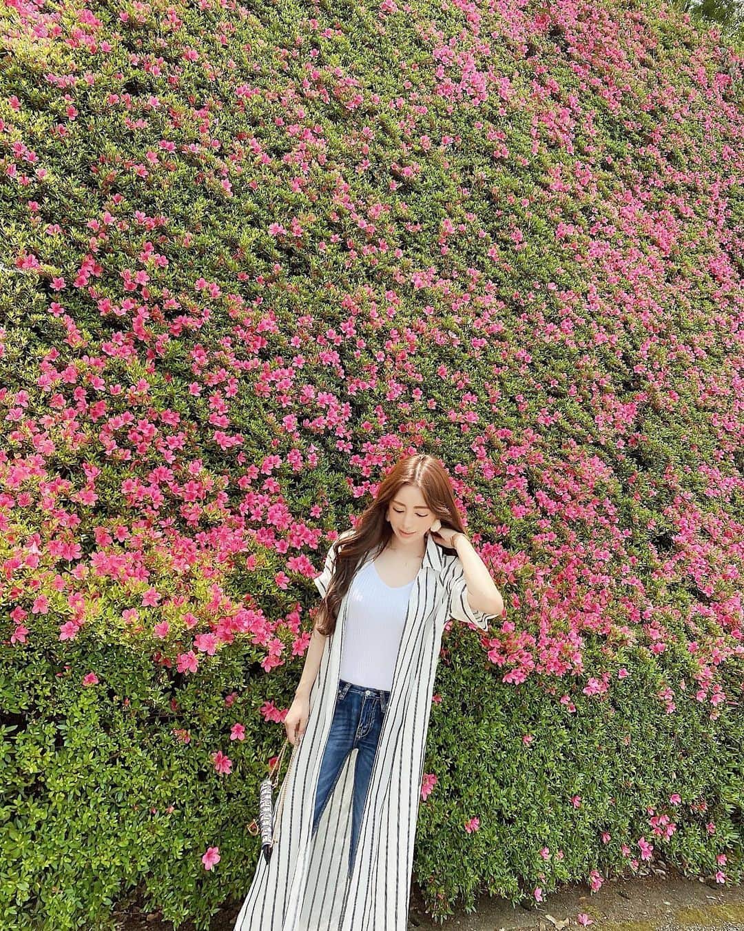 桃華絵里さんのインスタグラム写真 - (桃華絵里Instagram)「🌤💛✨これはツツジなのかサツキなのか…？去年もそんなpostをしていた☺︎ ・ どちらにしても大好きなお花の１つ♡ ・ 晴れの日が恋しいな💭」6月19日 10時40分 - _momoka828_