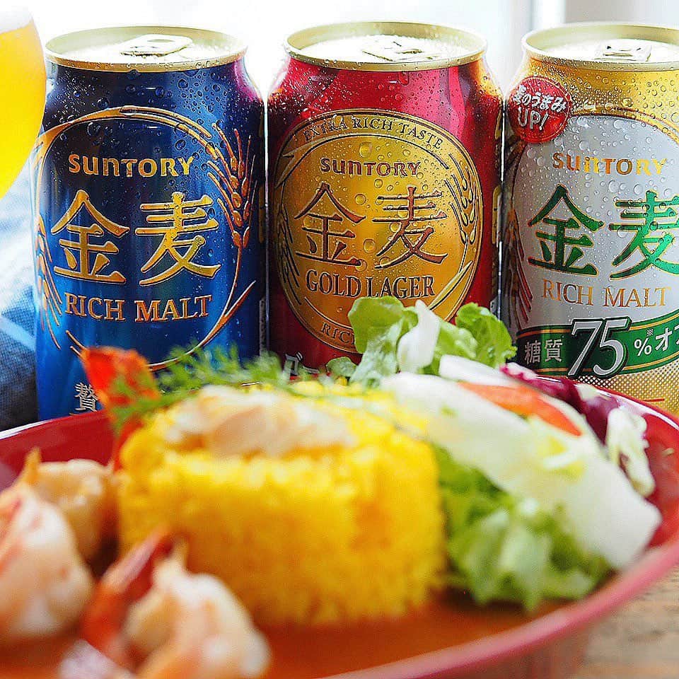 コウタ ＆ *Ryo*さんのインスタグラム写真 - (コウタ ＆ *Ryo*Instagram)「・ 2020.6.19 Fri ・ ・ ただいまぁ☔ ガッツリ系でこんにちは🙂 Ryoです。 ・ ・ 週末おうちごはんより。 ・ ・ 🍽 Menu 🍽 ・ *バターシュリンプカレー * #金麦（ @suntory_jp ） ・ ・ 今回は、玉ねぎやら香味野菜を ブレンダーでペースト状にしてから炒めてます。 ・ 海老と合体させてバターカレーに。 ・ お野菜もたっぷり乗っけて ワンプレート風にしてみました。 ・ ・ StayHomeのお供に是非👍 ・ ・ そして、私には珍しい赤の器。 ・ これね、6/22から始まる 『金麦を買っても、ジャワカレー・こくまろカレーを買っても応募できる！ 絶対もらえる！あいあいカレー皿！』キャンペーンの商品のうちの一つです。 ・ 大きさも、深さもあるので 今回のように少々モリモリにしても🙆‍♀️ ・ 立ち上がりもあるので食べやすいです。 ・ 今回合わせたは、 #金麦ゴールドラガー ・ ・ 濃厚な麦汁から作られた飲みごたえのあるこだわりの金麦です。 ・ 毎日のお食事と一緒に楽しめ、 満足感のあるゴールドラガーは ガッツリカレーにももちろんピッタリです。 ・ キャンペーンと併せて良かったら試してみてー🎶 ・ ・ 📷③は金麦オールスターズです（笑） ・ ・ 金麦アンバサダーとして活動してます。 ・ ・ ・ #金麦のある食卓　 #藍のある食卓 #金麦 #サントリー #食卓  #カツカレー #家庭料理  #おうちごはん ・ #わっぱdeごはん  #おうちカフェ #カレー #シュリンプカレー #エルグルメ #ロカリ #マカロニメイト #フーディーテーブル #おうちごはんlover #wappadegohann #Japanesefood #curry #lin_stagrammer #igersjp #iegohanphoto #PRESSBLOG #delimia #ruhru #飯盒 #도시락 #집밥」6月19日 10時51分 - wappadegohann