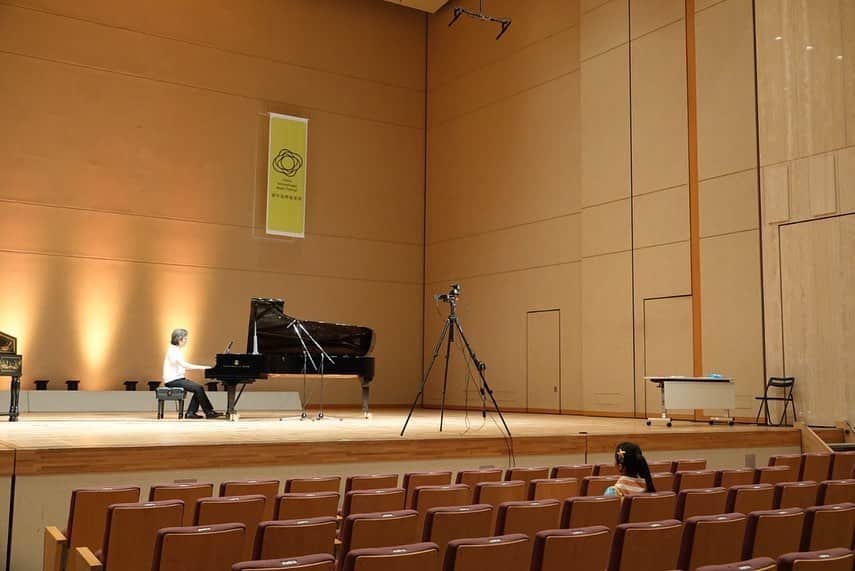 岡田ひとみ（ねんドル）さんのインスタグラム写真 - (岡田ひとみ（ねんドル）Instagram)「ご視聴ありがとうございました！ 本日の動画はBach Collegium JapanのYouTubeチャンネルで日曜日までご覧いただけます。  #music #forkids #masatosuzuki #piano #nendol #hitomiokada  #調布国際音楽祭 #調布国際音楽祭2020 #鈴木優人 #ねんドル#ピアノ」6月19日 10時57分 - hitomi_nendol