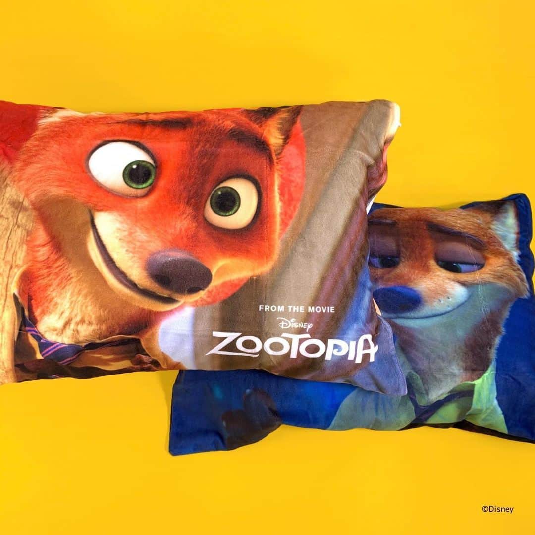 のインスタグラム：「「ニック」とお昼寝枕🦊🧡 表面と裏面でデザインが違うので、裏面も是非見てみてくださいね🦊🧡 #kiddyland #キデイランド #zootopia #ズートピア #nickwilde #ニックワイルド  #ニック #judyhopps #ジュディホップス  #ジュディ #🦊🐰 #disney #ディズニー  #2020年6月27日発売」