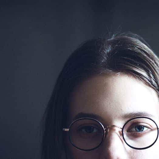 のインスタグラム：「Sophisticated Beauty of the Style. model JENN size 45◻︎23 color 7NV photographer / Shinsaku Kato  #yellowsplus  #yellows_plus  #yellowplus #イエローズプラス #optical  #optique  #opticians  #opticien  #optica  #okulary  #oculos  #occhiali  #ottica #glasses #glasögon  #gafas #lunettes  #bril  #briller  #opti #eyewear #silmo2020 #brëll #oculos #brýle #안경」