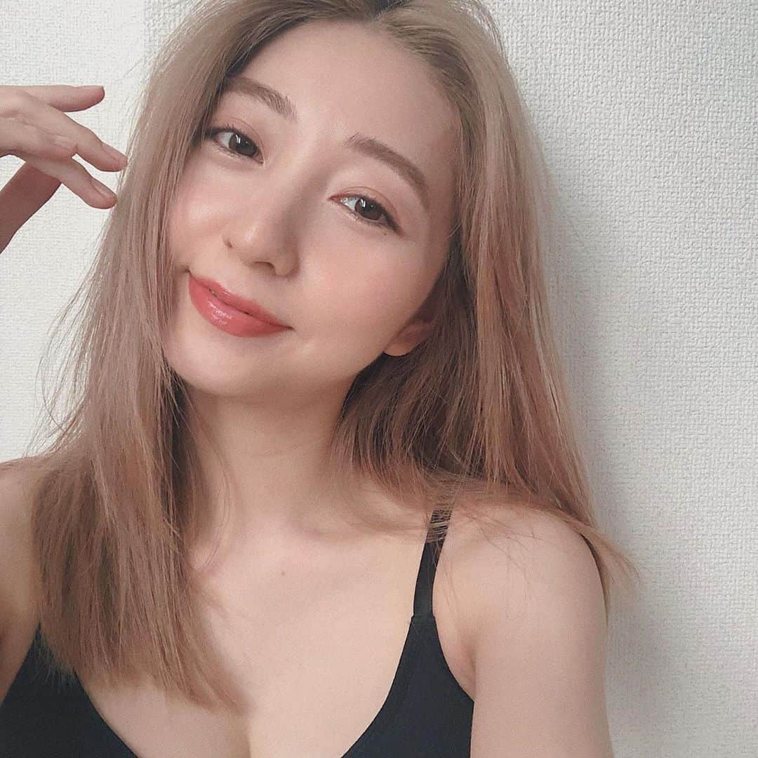 松尾 瞳のインスタグラム：「🍇🍇🍇 . 妊娠中とくに鉄分摂らないとという事で ママにも佑記にもよく言われるし、 まいにちいっこプルーン食べるのを 習慣にしてるんだけど いつもたべてたらすっっごく飽きてきて 苦痛になってきました🍇 . きょうも雨ですね☂️ . #ナチュラルメイク #マタニティライフ」